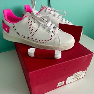Valentino Garavani Backnet VLOGO Sneakers Size 37.5 White Pink
